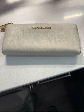 Michael Kors Light Beige Pebbled Leather Zip Wallet with Gold Logo EUC